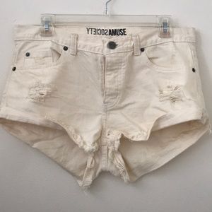 Amuse Society Shorts - AMUSE SOCIETY CREAM SHORT SHORTS Amuse Society Shorts - AMUSE SOCIETY CREAM SHORT SHORTS